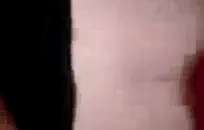 كبير الثدي في سن المراهقة اللعب مع نفسها في حمام المدرسة.