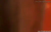 الفرخ الشقراء الساخنة تمتص ديك وتحصل مارس الجنس في الشرج.