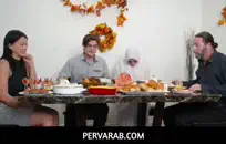 Tatted أحمر الشعر twerks على بي بي سي حتى cums في ويجعلها أنين.