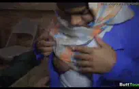 الأم ذات المواصفات تستمني من قضيب ابنها الكبير.