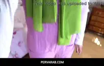 سأضاجع هذه الفتاة الصغيرة في السيارة.