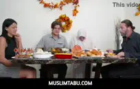 ناضجة جبهة تحرير مورو الإسلامية مع الوحش الديك الرجيج قبالة.