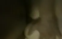 جودي سميلتز، امرأة سمراء مفترسة ذات دم حار، أصابع كسها العصير مع رغبة شديدة وإلحاح جنسي.