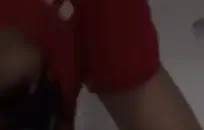 زوج الديوث يمارس الجنس مع زوجته في المؤخرة.