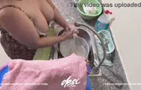 صديقي يمارس الجنس مع زوجتي مع قضيبه الكبير أثناء خروج أبي.