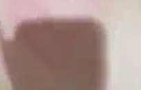 امرأة سمراء مغر مع كبير الثدي يلعب معها هزاز.