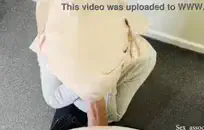 لطيف شقراء مارس الجنس في الملابس الداخلية الحمراء ونائب الرئيس النار على وجهها.