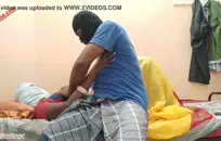 زوجة ساخنة تضاجع رجلاً آخر بينما يشاهد زوجها ويحب كل ثانية منه