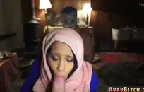 ربة منزل شقية لديها بعض الطرق المشاغب عندما مارس الجنس من قبل من الصعب الديك.