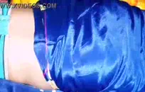 نائب الرئيس بقوة في الحمام في الصباح.