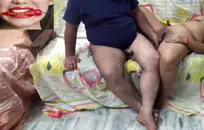 الحمار الطبيعي الضخم في جوارب بيضاء.