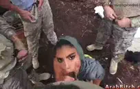 خنثى مع كس مشعر و زب كبير.