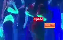 الزوج يصور زوجته تحصل على creampie من صديقه المقرب.