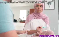بي بي سي أبي في الفندق يلعب معي.