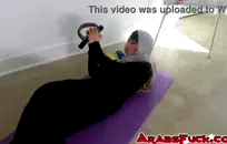 التبول على جسدي والتبول على ملابسي الداخلية.