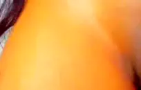 زوجان من الفتيات يمارس الجنس مع اللعنة خارج قضيبي.